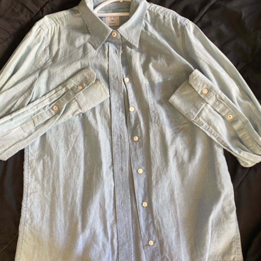 Gap The fitted boyfriend button down shirt Size xs